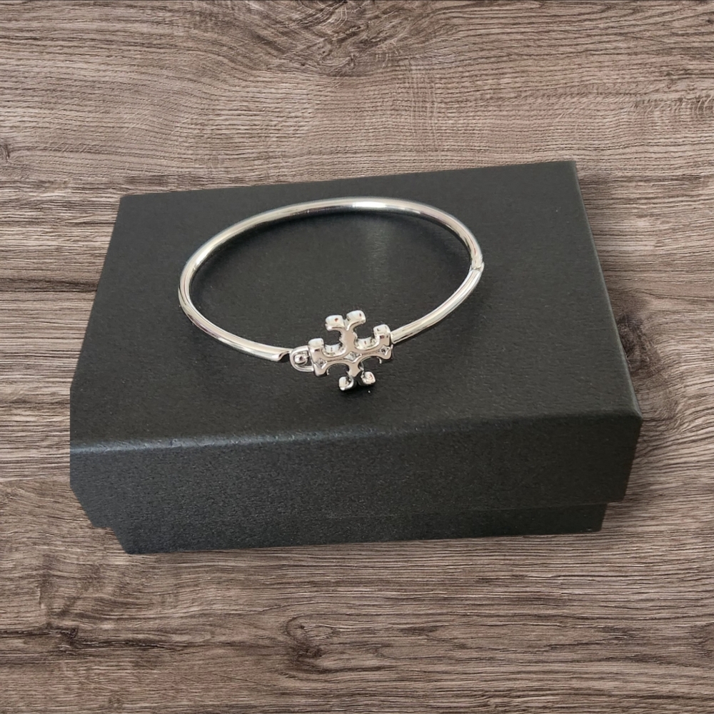 NWOT Tory Burch Eleanor Hinged 18K Plated Bracelet